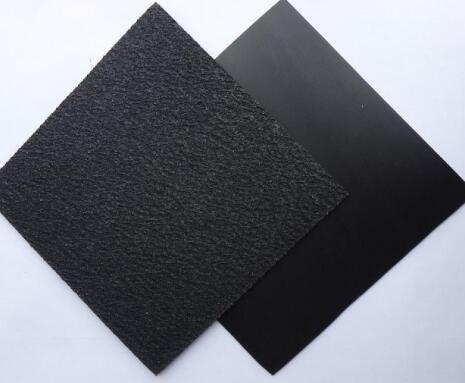 土工膜主要用在水庫(kù),水渠,水上娛樂(lè)場(chǎng)所