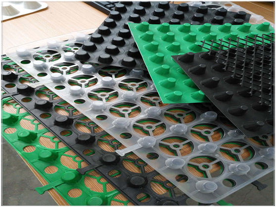 排水板在建設(shè)屋頂花園時具備哪些特性