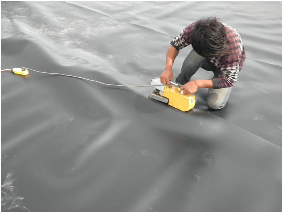 ZPR-210V型塑料焊接機如何控制復合土工膜質量問題