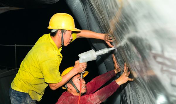 隧道防排系統(tǒng)如何施工不至防水板爆裂？