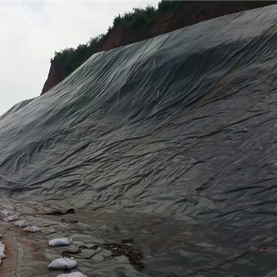 0.5mmHDPE土工膜代替黏土進(jìn)行覆蓋可節(jié)約52800m3