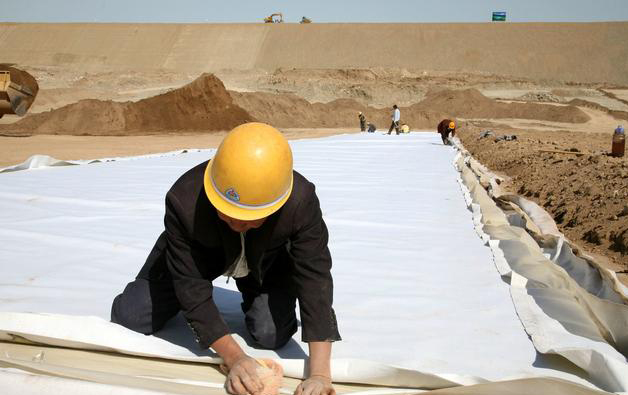 什么標(biāo)準(zhǔn)的復(fù)合土工膜才能施工應(yīng)用？