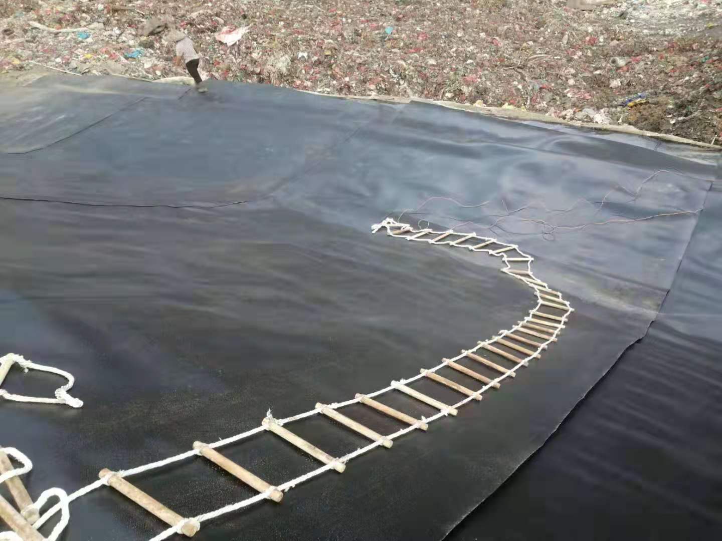 復(fù)合膜、PVC土工膜、HDPE土工膜性能比較