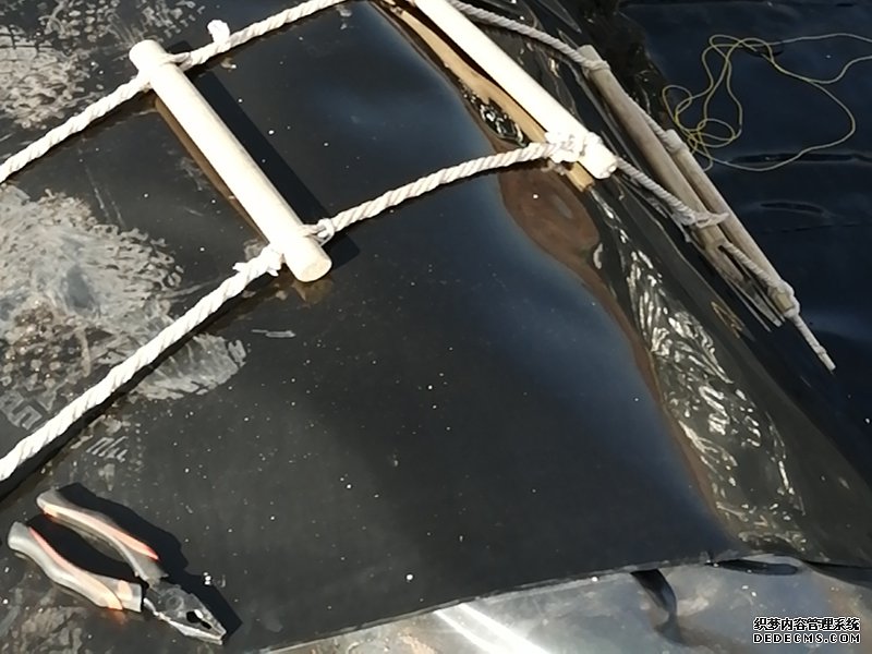 山谷型固廢渣場如何保證土工膜的固定