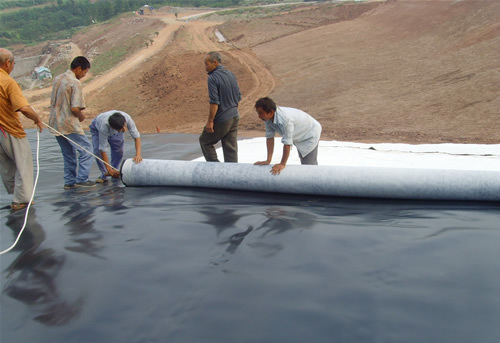 HDPE防滲膜在填埋區(qū)邊坡坡腳、拐彎和調節(jié)池的施工