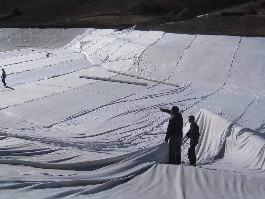 鈉基膨潤(rùn)土防水毯很大程度減少產(chǎn)生“串水”的可能性