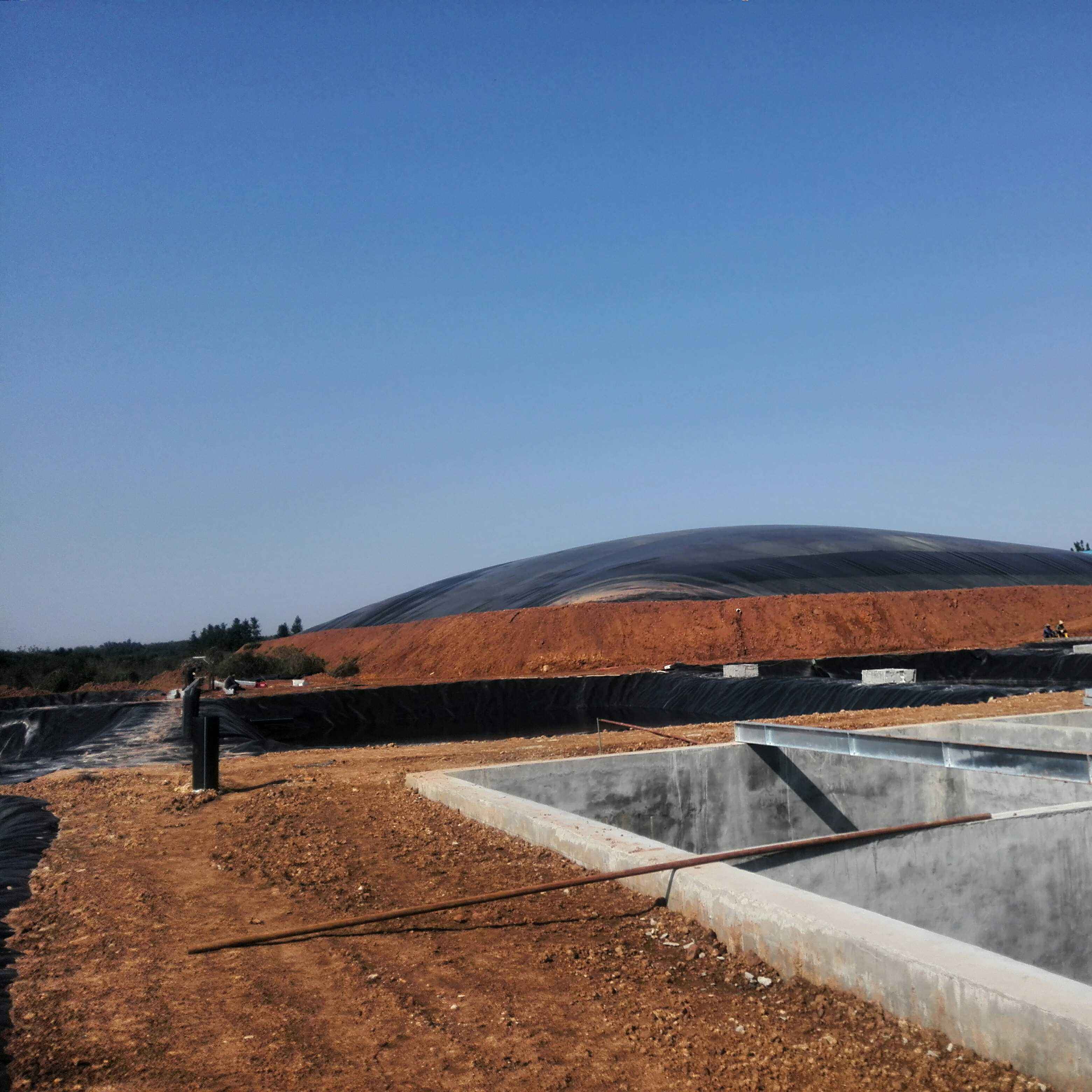 復(fù)合土工膜的焊接方法有熱熔擠壓、高溫氣焊等形式(圖1)