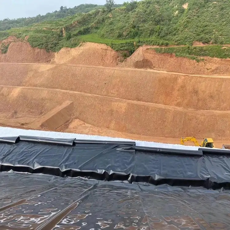 土工膜+壓實防滲黏土的復(fù)合襯墊系統(tǒng)小約1個數(shù)量級
