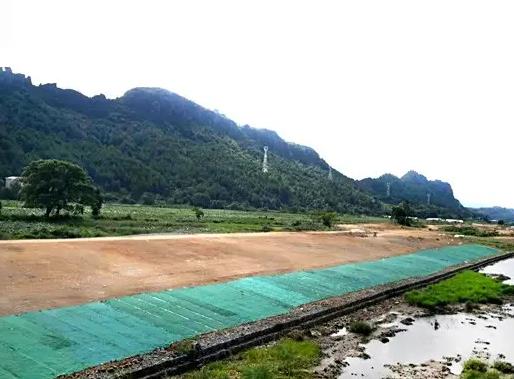 植生毯適用于各種穩(wěn)定的土質(zhì)、土石邊坡，坡度小于或等于30°的作業(yè)帶