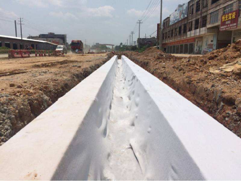 土工膜鋪設和回填土料的區(qū)別