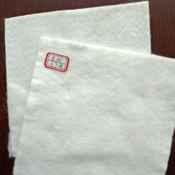 防水土工膜在公路工程具有隔離、排水、加固、防滲等功能