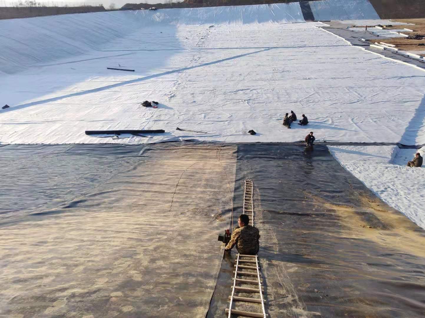 防滲膜材料采購(gòu)要考慮實(shí)際施工因素