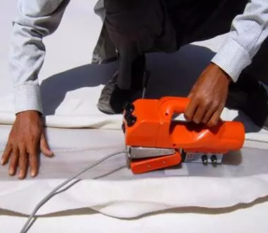 復合土工膜與土工膜焊接有什么不同之處？