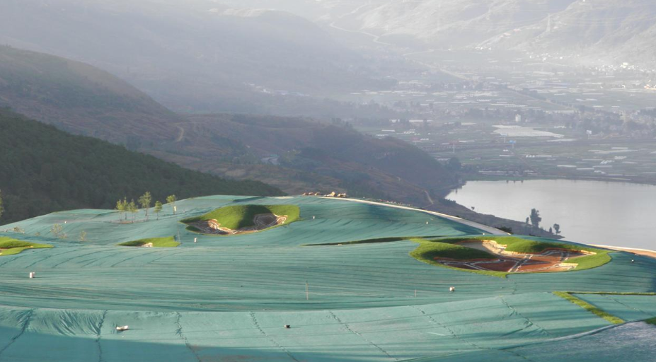 設(shè)置防滲膜是垃圾填埋場常用和可靠的做法