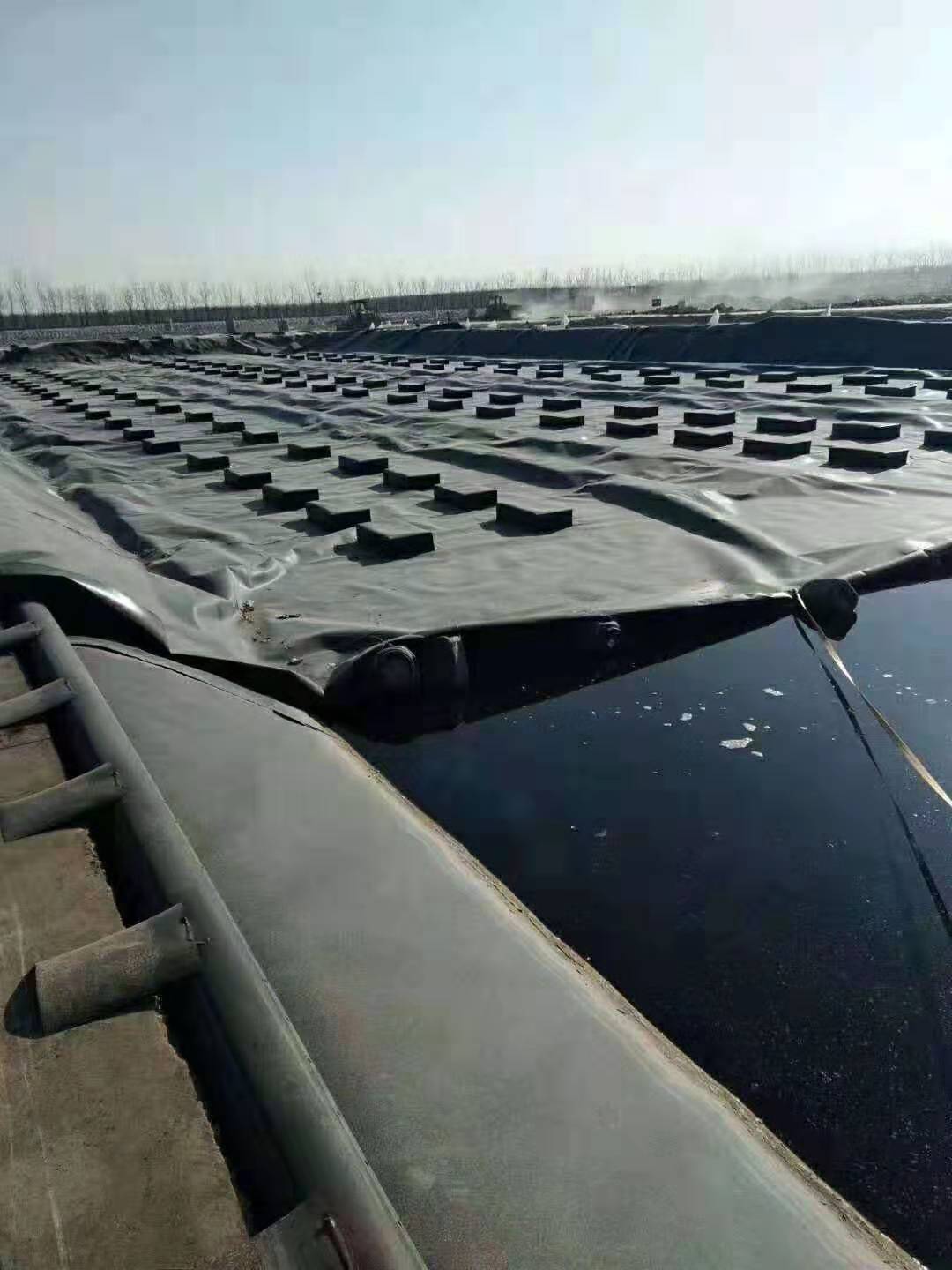 運(yùn)用土工膜在渠道灌溉防滲工程項(xiàng)目之中使用料量相對較少