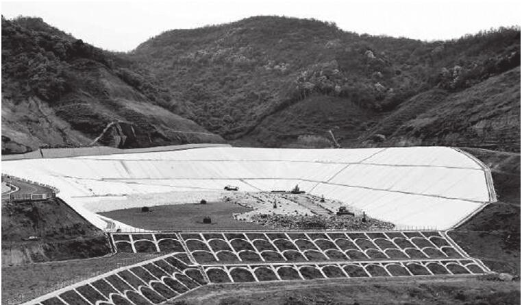 膨潤(rùn)土防水毯為一種無(wú)污染、穩(wěn)定性高的新型土工材料