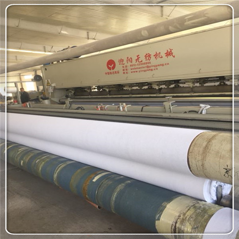 填筑時(shí)根據(jù)現(xiàn)場(chǎng)壓實(shí)度檢測(cè)情況及時(shí)調(diào)整碾壓參數(shù)