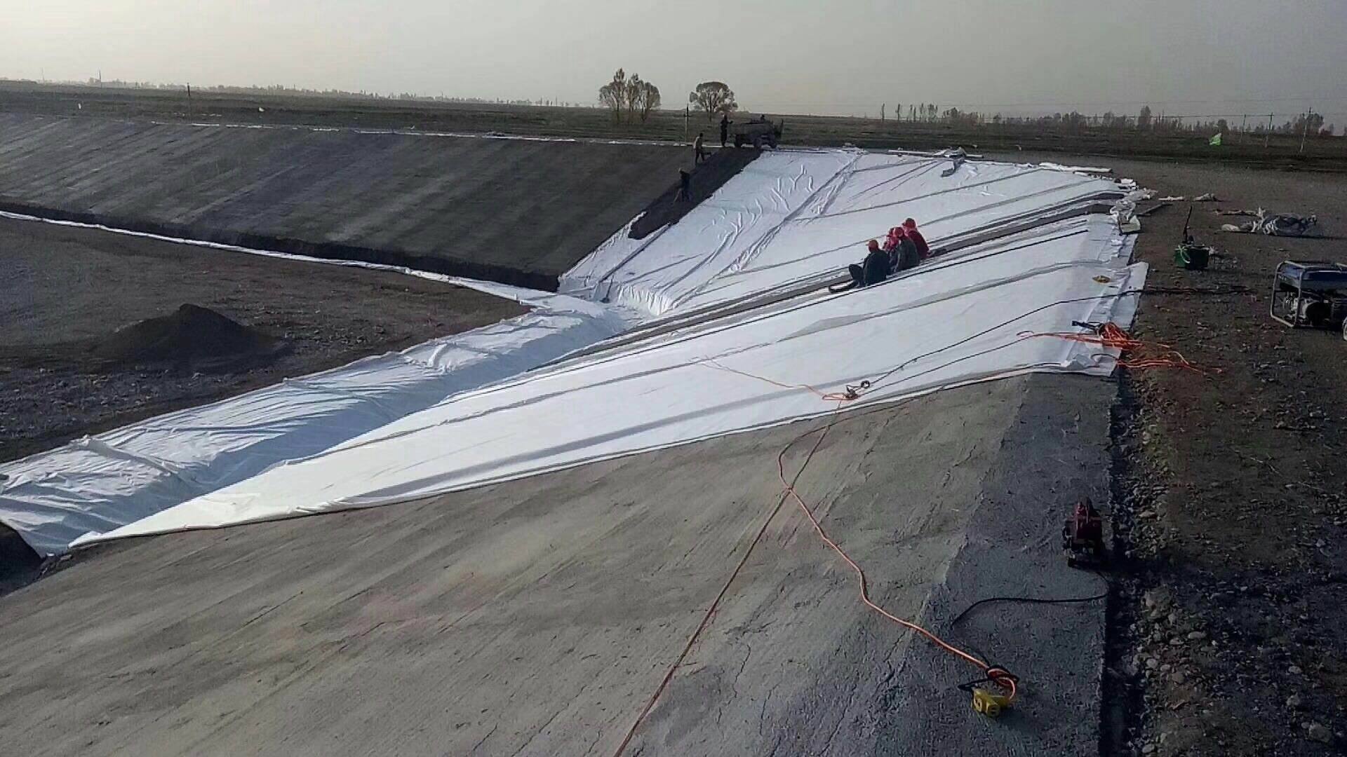 焊接土工膜的焊機(jī)焊接工藝及注意事項(xiàng)