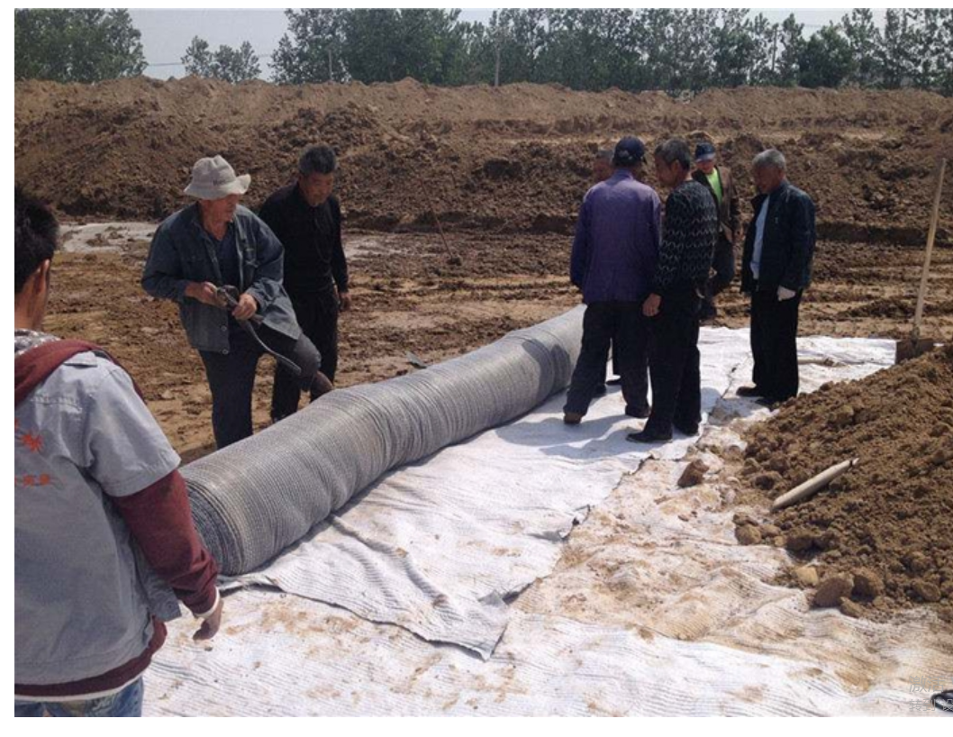 膨潤土復(fù)合防水毯——土工材料的所有特點(diǎn)(圖1) 膨潤土復(fù)合防水毯——土工材料的所有特點(diǎn)(圖1)